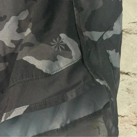 Athleta Women's Medium Mesh Racer Run Short 4" Black Grey Camouflage Camo M Med - Picture 4 of 11